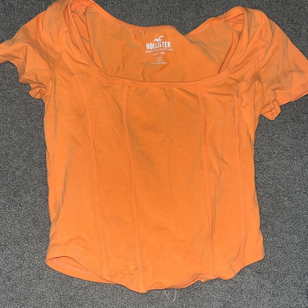 hollister baby tee